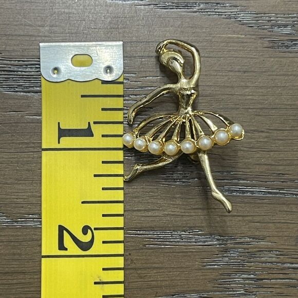 Vintage Dancing Ballerina Brooch Pin Goldtone Faux Pearl Estate Jewelry Ballet - Picture 3 of 4